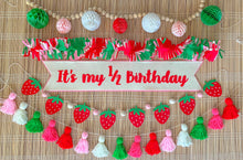 Load image into Gallery viewer, Yarn Tassel Garland